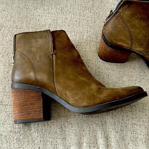 Steve Madden brown pointy-toed booties